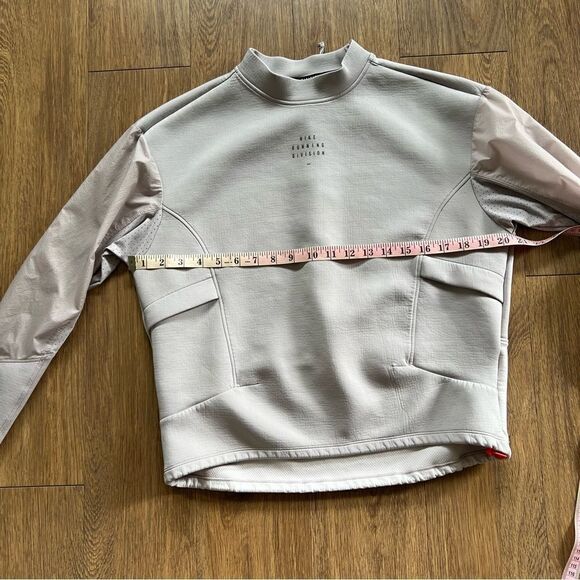 Nike Drifit Running Division Crew Neck Training Top women’s Small - Picture 10 of 10